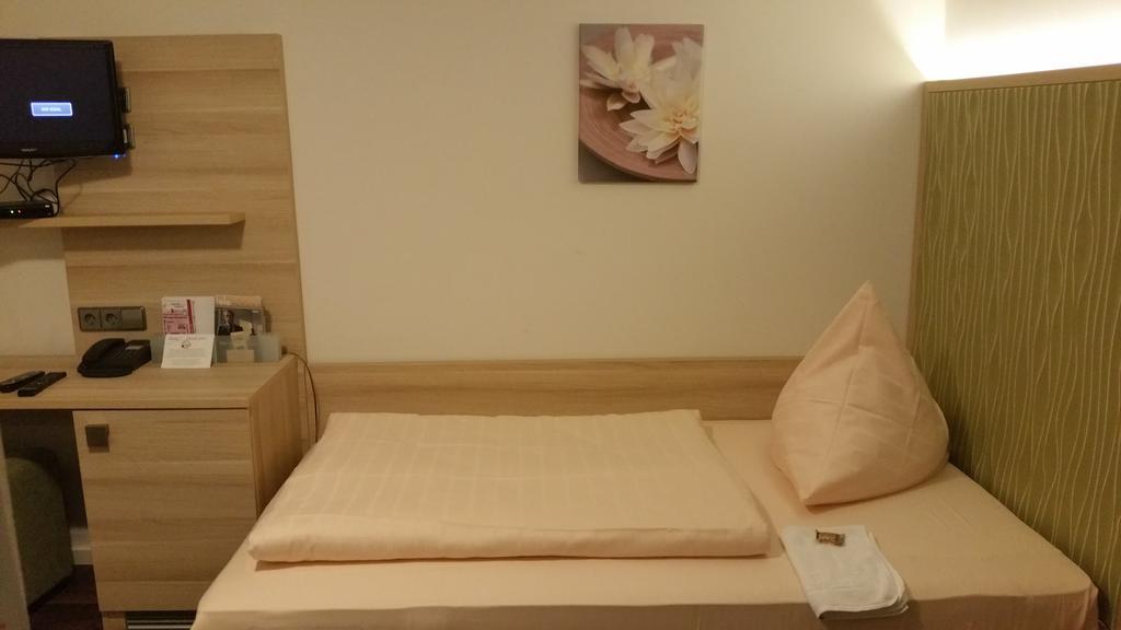 福利池酒店及餐厅 凯撒斯劳滕 外观 照片